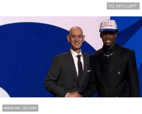 埃奇库姆逆袭勇士展现潜力新秀墙难挡未来巨星之路